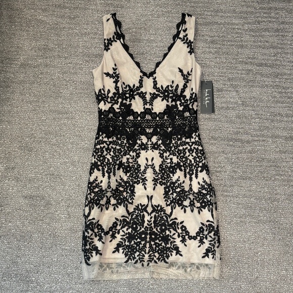 Nicole Miller Dresses & Skirts - Nicole Miller Floral Dress - black/tan